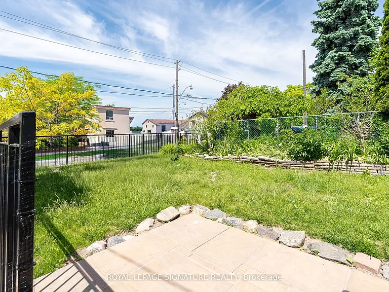 83 Caledonia Rd — Photo 16