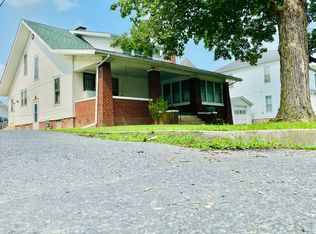 614 W Locust St, Carrollton, IL 62016