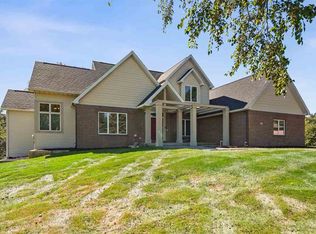 53 Burr Oak Ct, Iowa City, IA 52246