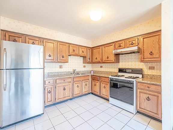 4th image of 204 Mill Stream Dr