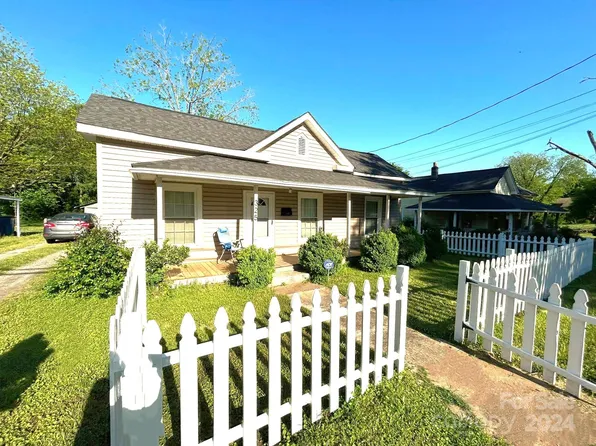 325 Highland St, Mount Holly, NC 28120