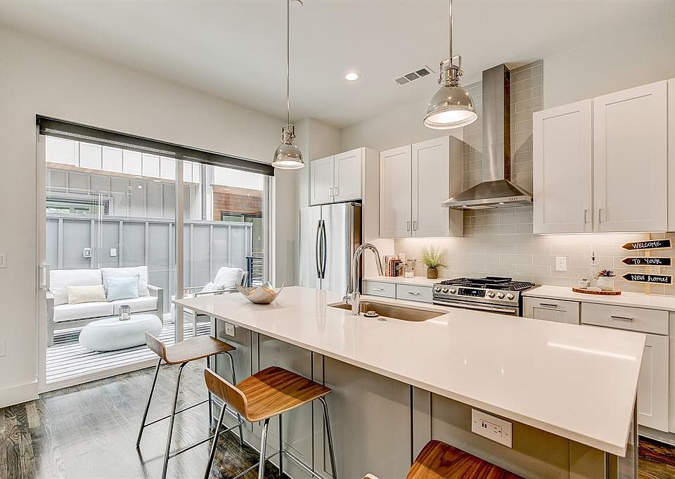1st image of 4419 Cabell Dr #402