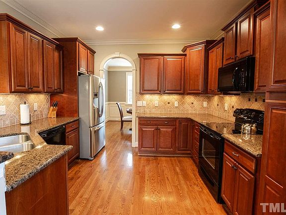 5th image of 50 Carolina Oaks Ave