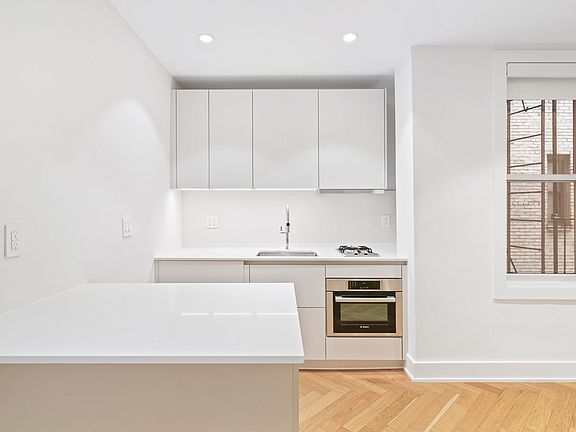 5th image of 220 W 24th St #2202U