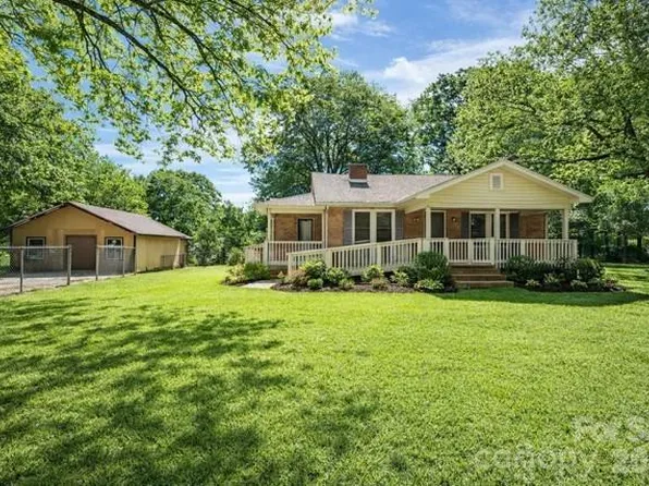 2041 Clyde St, Dallas, NC 28034