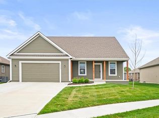 713 Redtop Ln, Raymore, MO 64083