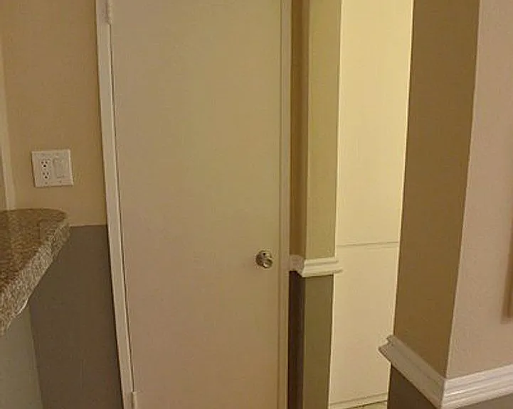 Alhambra @ Studio City Apts. — Photo 22