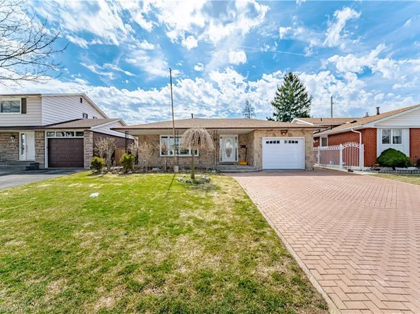 39 Darlington Dr, Hamilton, ON L9C 2L8