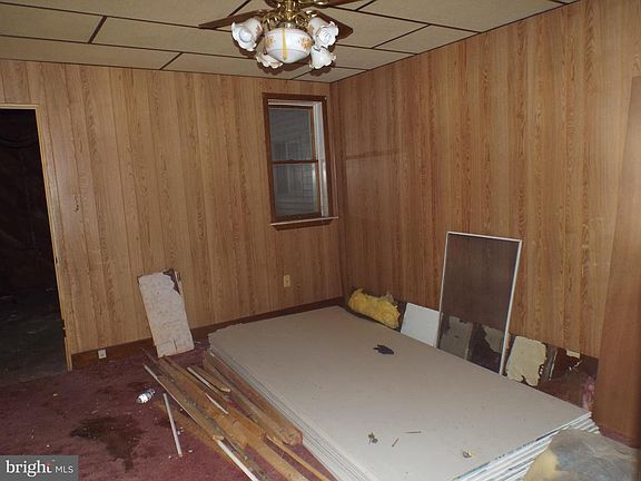 4th image of 571 Lewis St