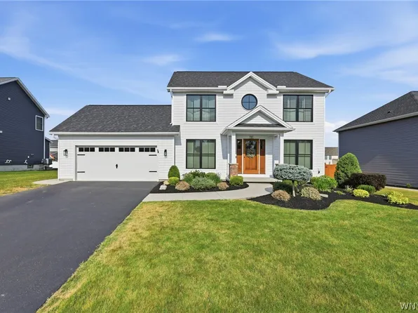 51 Vista Ct, West Seneca, NY 14224