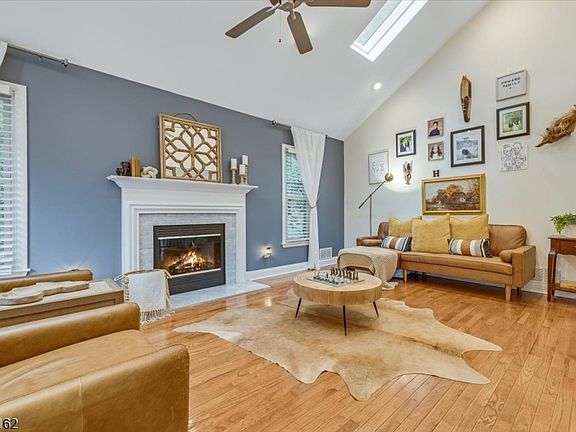 3rd image of 107 Valley View Trl