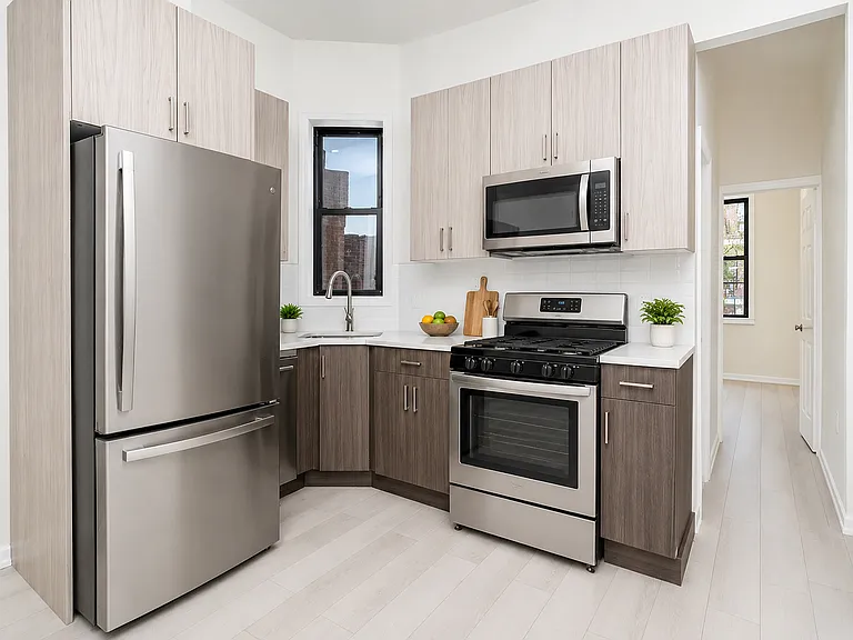 698 Hancock St #2L — Photo 2