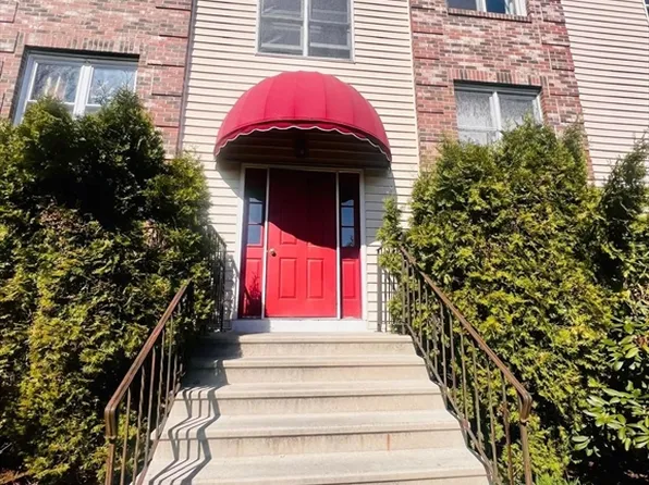 10 Nuttall Ln APT 9, Worcester, MA 01604