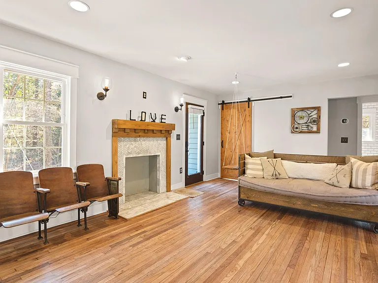 Centra Villa Dr SW — Photo 17