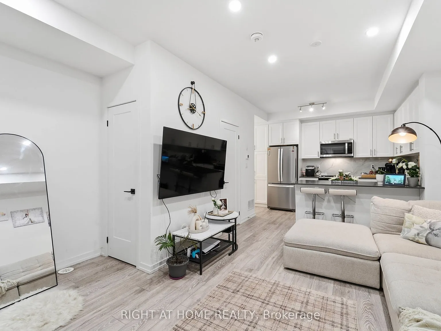 2 bed, $2,450 — Photo 2