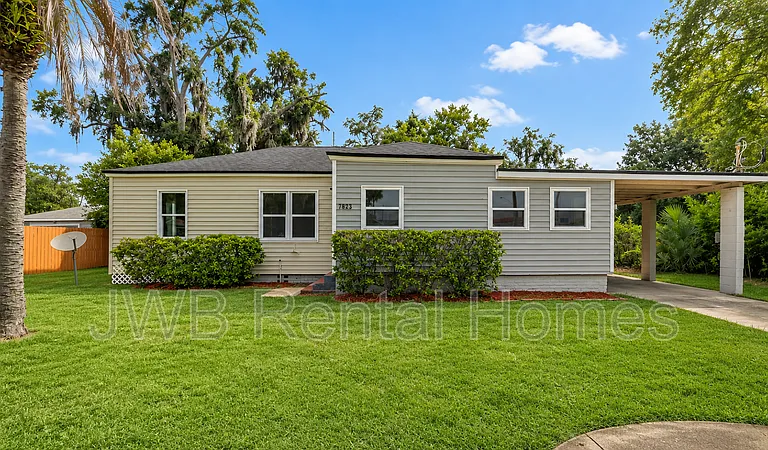 7823 Paul Jones Dr — Photo 1