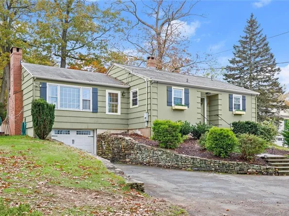 35 Damascus Road, Branford, CT 06405