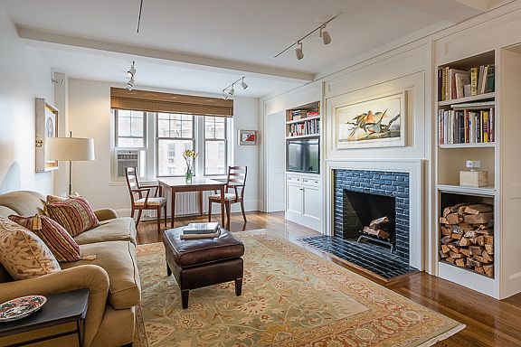 2nd image of 302 W 12th St APT 5C