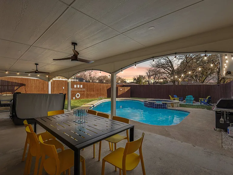 1044 Briarwood Ln — Photo 46