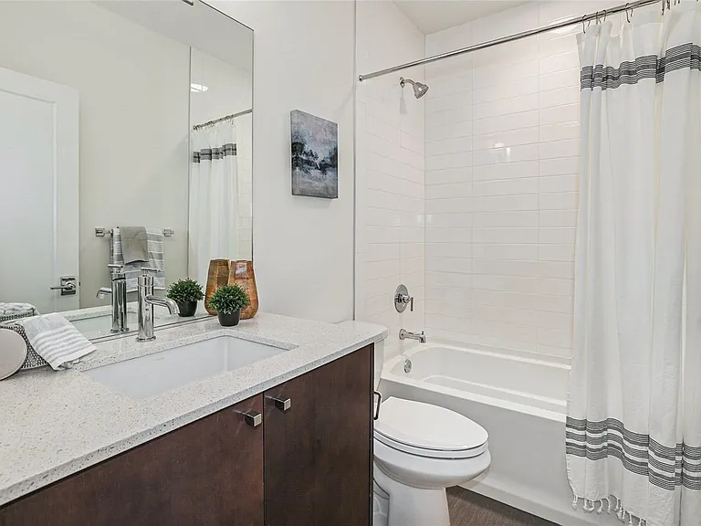 7524 15th Ave NW #B — Photo 2