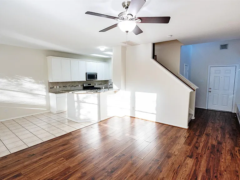 11 Summerhaze Cir — Photo 5