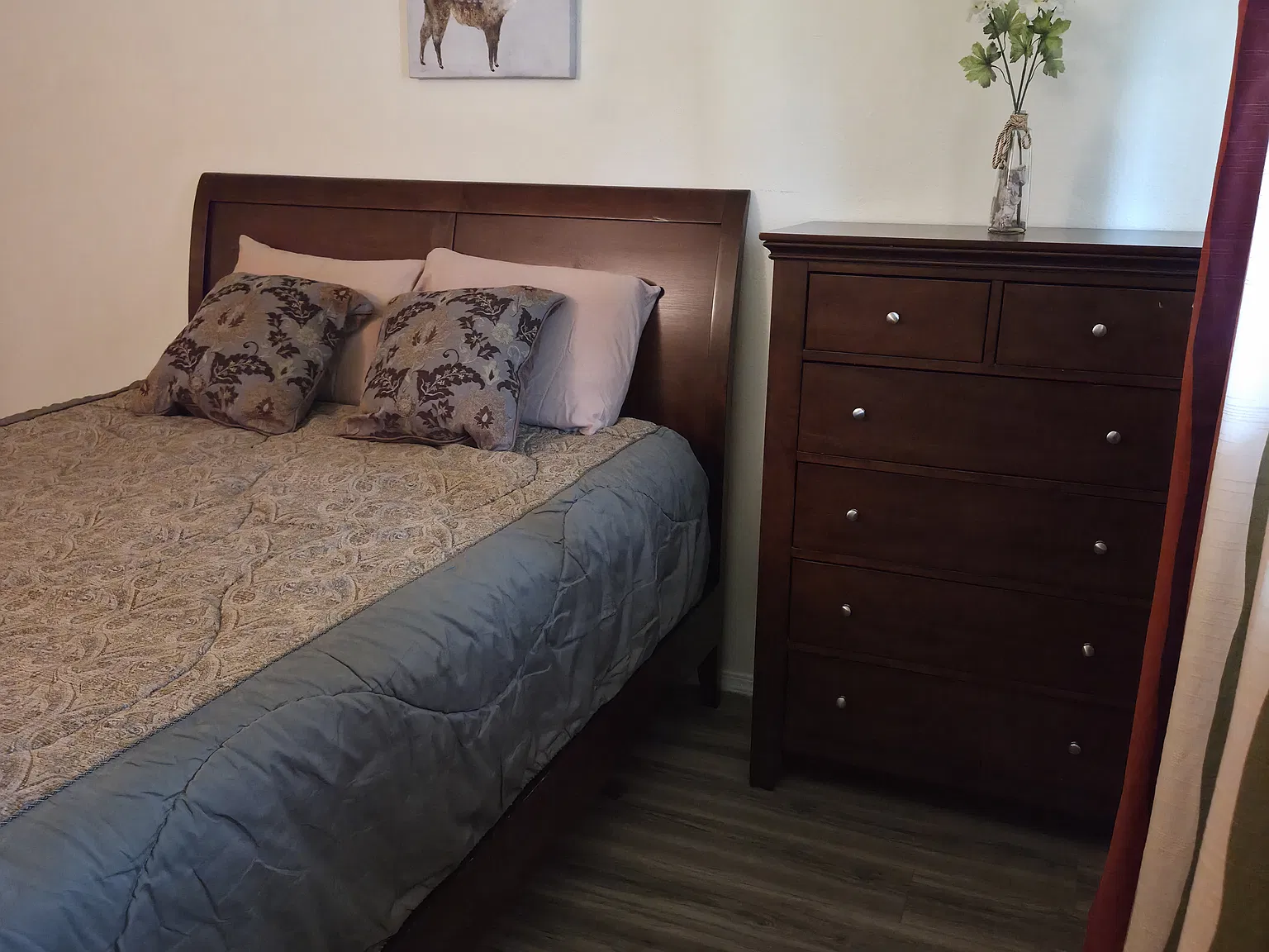 3 bed, 1.5 bath, 1300 sqft, $950 — Photo 1
