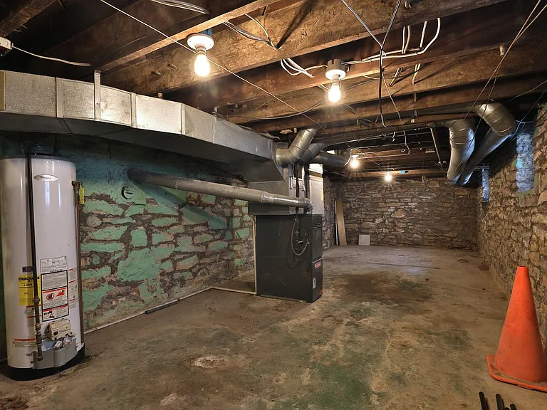 212 E Patterson Ave — Photo 32