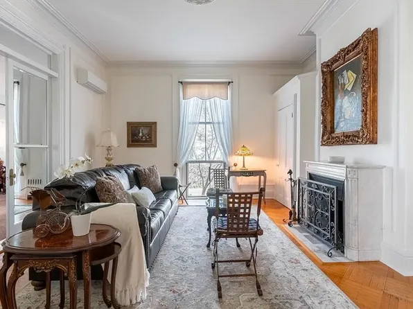 4 Red Cross Ave APT 1A, Newport, RI 02840