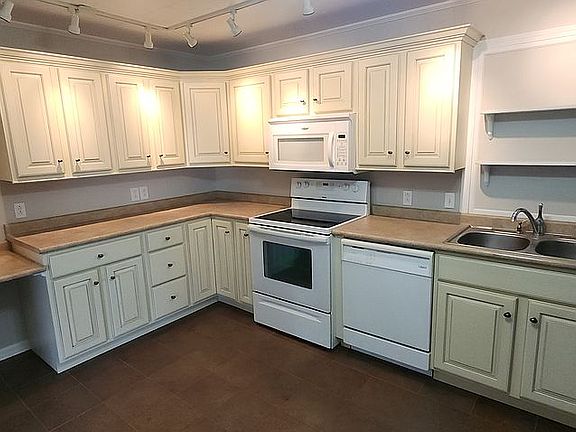 3rd image of 1701 Rosewood Ln