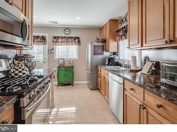 5th image of 204 Austin Dr
