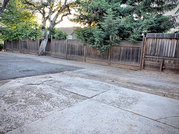 4th image of 1103 Sibley St #1/2
