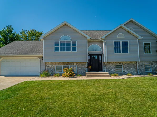 611 Iowa Dr, Lowell, IN 46356