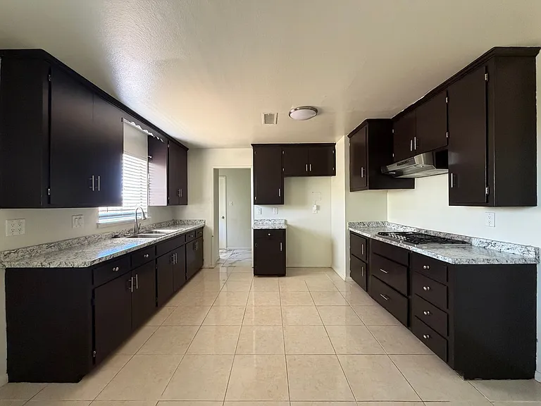 29205 Exeter St — Photo 19