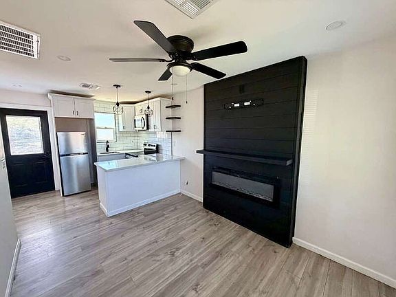 4th image of 1447 E Mountain View Rd #1