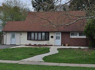 56 Kenwood Dr N, Levittown, PA 19055