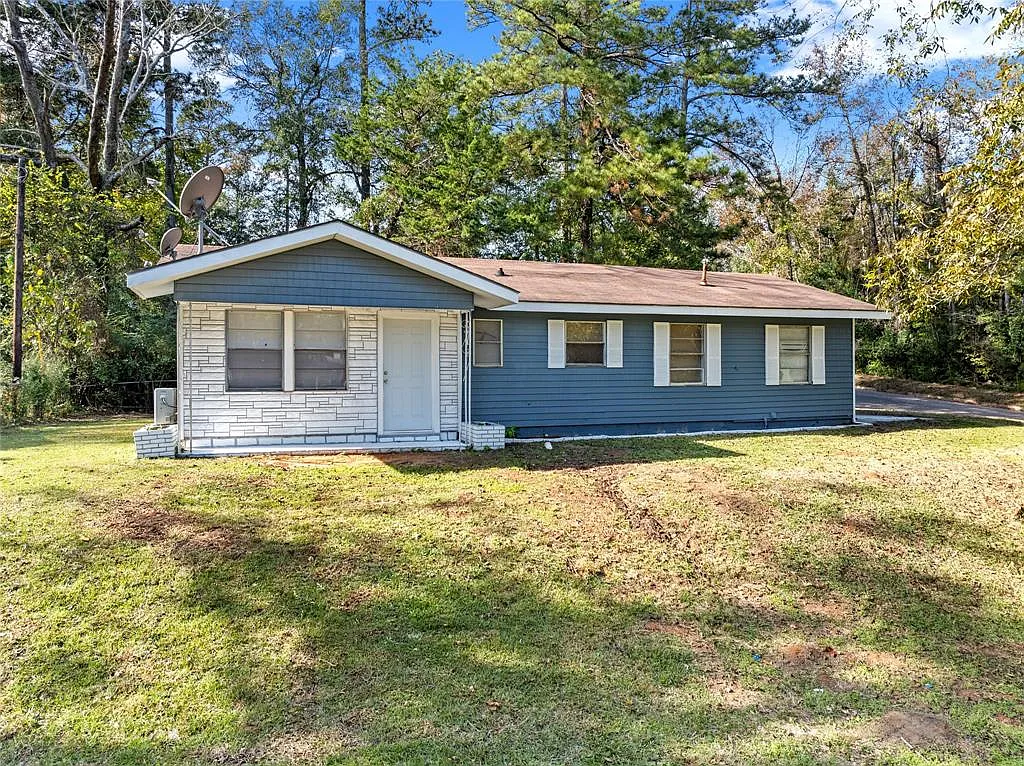 3 bed, 918 sqft, $1,495 — Photo 1