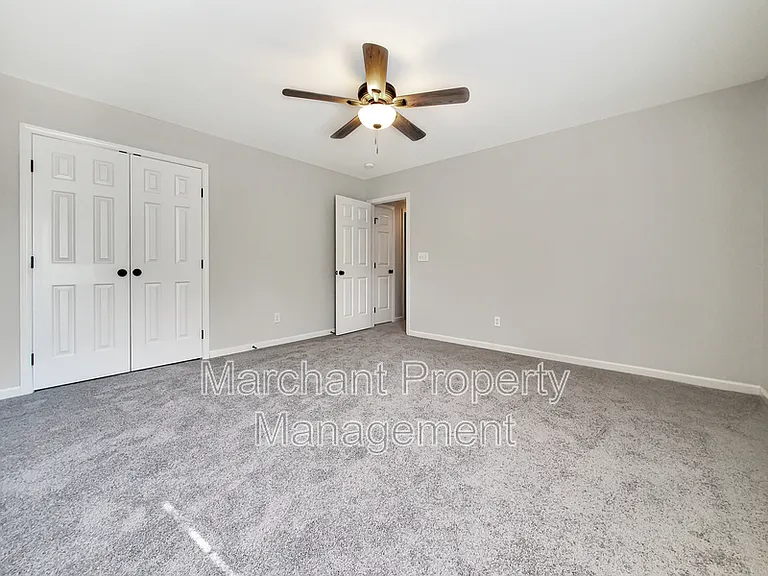 15 Silverthorn Ct — Photo 34