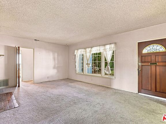 4th image of 15954 Gault St