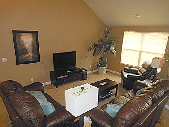 4th image of 605 N Greenway Dr