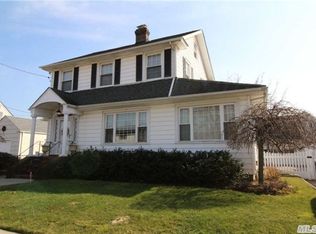 148 Pine St, Oceanside, NY 11572