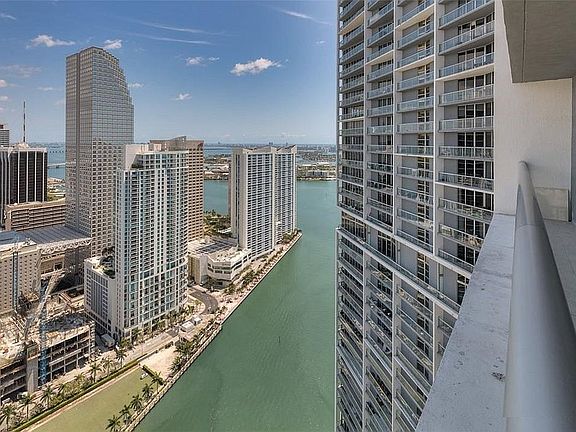 5th image of 475 Brickell Ave APT 5215