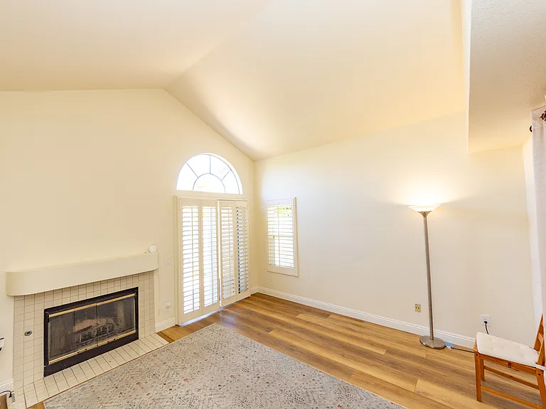 1559 Madrid Dr — Photo 9