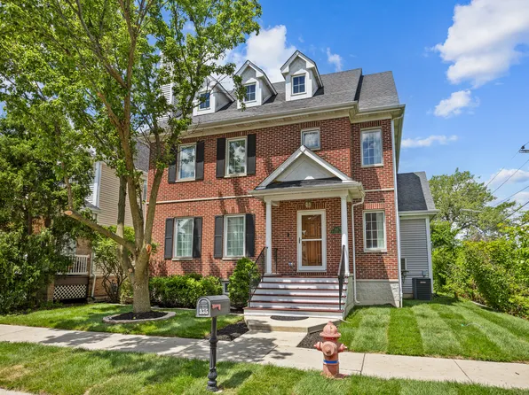 335 W Carriage Ln, Bensenville, IL 60106