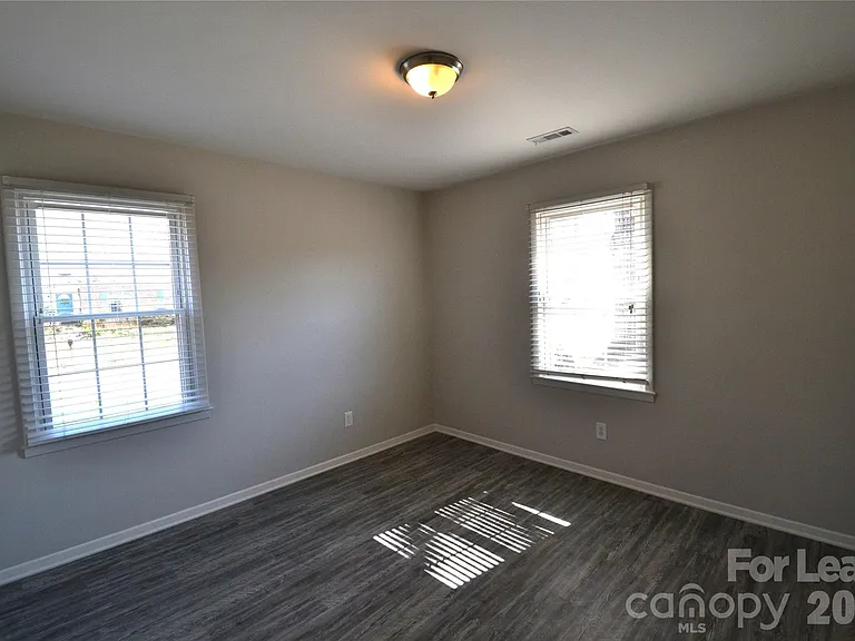 100 Old Farm Ct — Photo 34