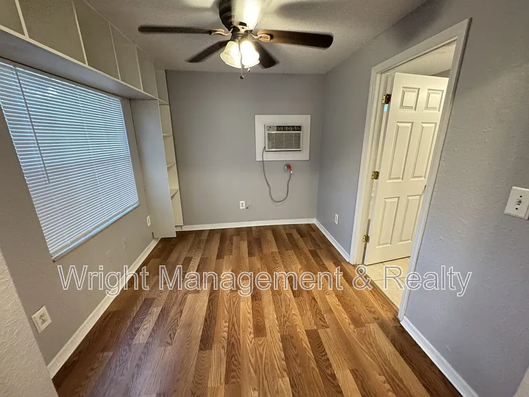 545 Pine St — Photo 17