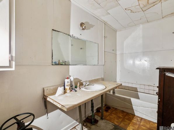 baton-rouge-louisiana-333206465 picture