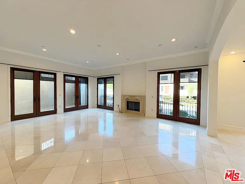 2 bed, 3.0 bath, 1800 sqft, $6,500 — Photo 3