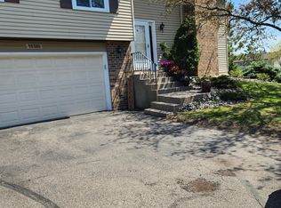 10380 Juniper Ln, Eden Prairie, MN 55347