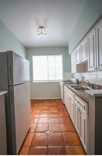 Studio, 600 sqft, $1,850 — Photo 4