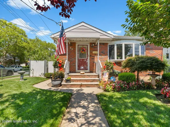 95 Park St, Staten Island, NY 10306